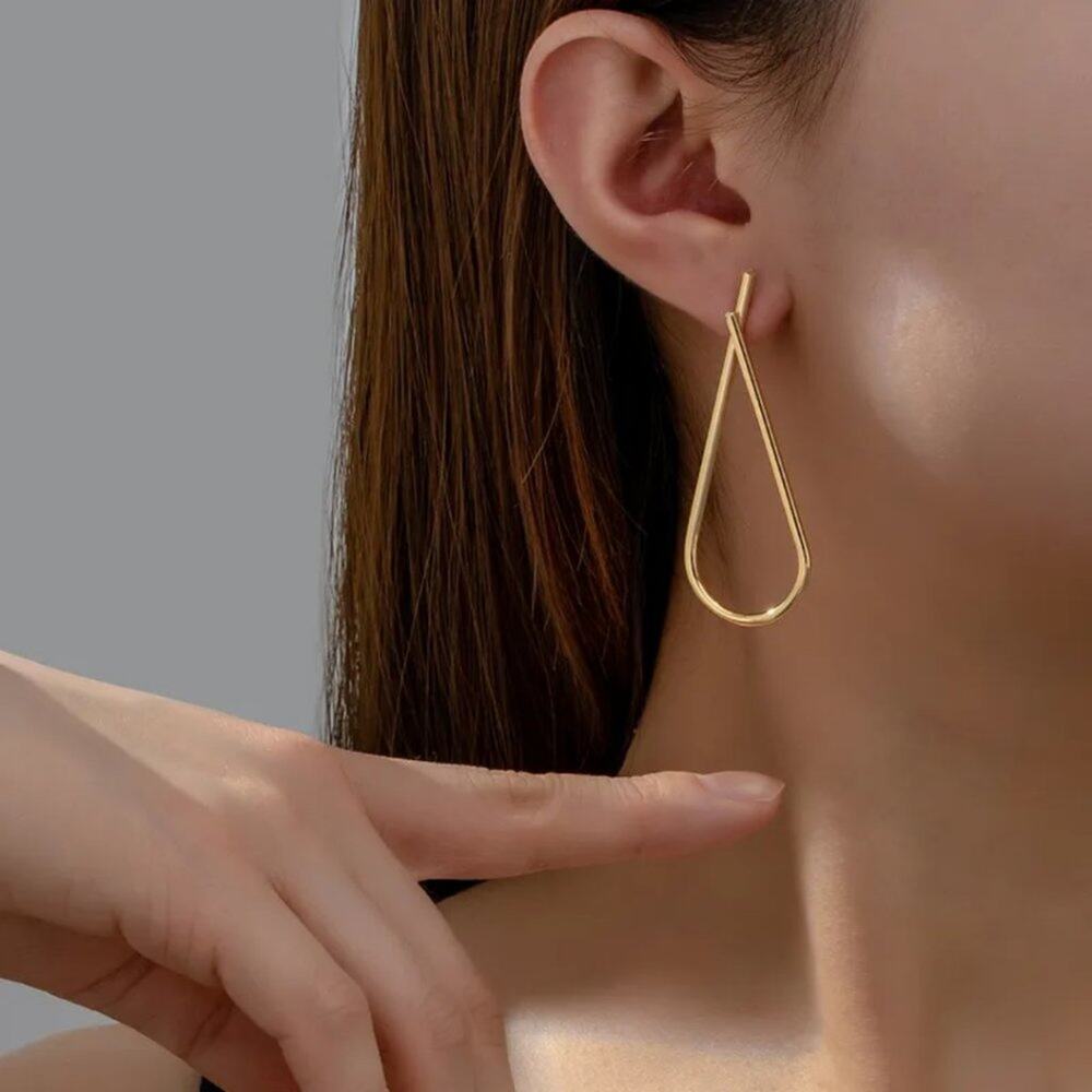 Elegant Gold Teardrop Earrings